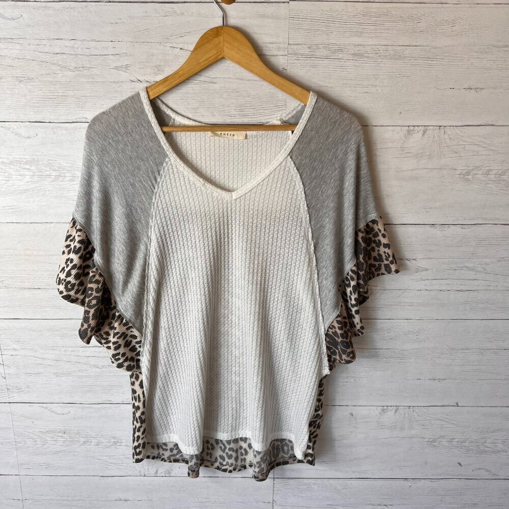Entro Blouse Womens Size Small Mixed Media Flutter Sleeve Leopard Print V Neck